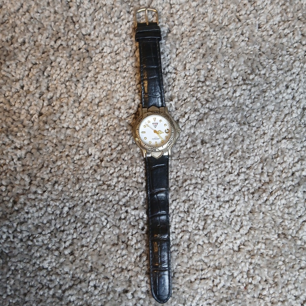 Vintage Guess Watch Professional 200 Meters for Women Water Resistnant Black - Picture 2 of 9